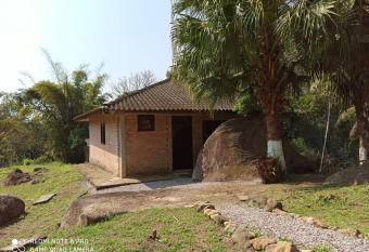 Casa de campo - s  tio Rio sagrado has Smoking/Balcony rooms
