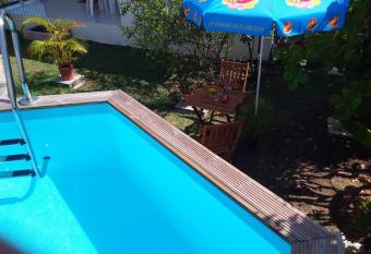 Maison d une chambre avec piscine partagee jardin clos et wifi a Le Moule has Balcony rooms