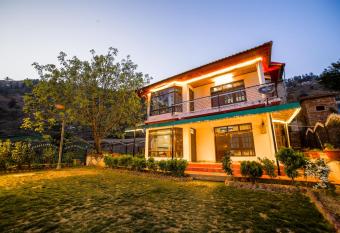 Dawn n Dusk 3bhk Villa with Lawn, Sun Deck, BBQ & Valley view has Balcony rooms