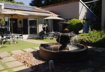 Oaklands inn and Conference Centre has Balcony rooms