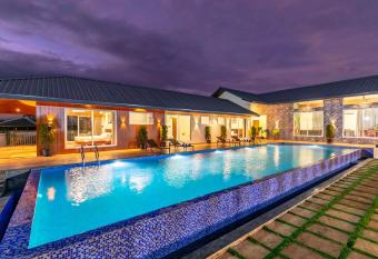 Ferias Vita by StayVista with Swimming pool & a Deck, Rainshower, Lawn with Gazebo allows 18 year olds to book a room