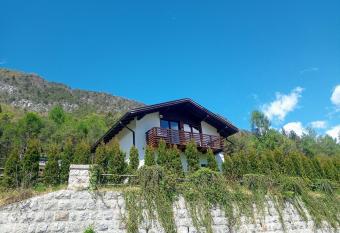 Chalet cima 12 Valle di Sella has rooms with a private hot tub