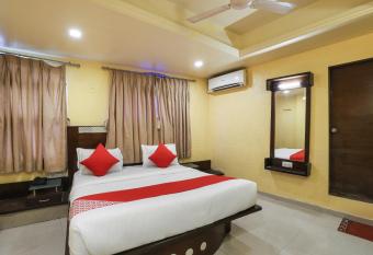 OYO 31911 Hotel Kanchan Palace allows 18 year olds to book a room