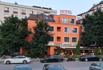 Hotel Geppy has Balcony rooms