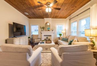 NEW~Ethel Rose Cottage~5 min to Magnolia Silos allows 18 year olds to book a room