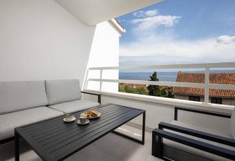 Holiday in Bol **** yellow has Balcony rooms