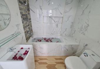 23 HOTEL & RESIDENCE has rooms with a private hot tub