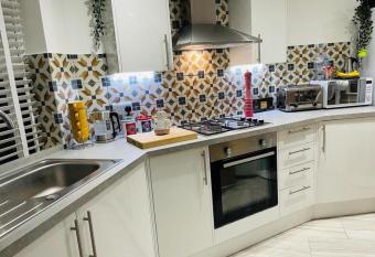 Bagshot PennyHill Park Camberley Ascot Luxury 1 Bed 1 Bath Sleeps 4 allows 18 year olds to book a room