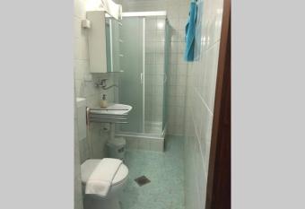 Adria Holiday Sabunike 4 has rooms with a private hot tub