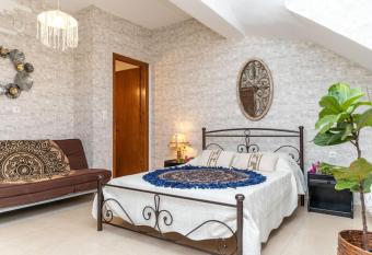 Maury Down town has Balcony rooms