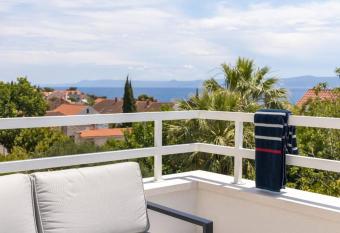 Holiday in Bol **** green has Balcony rooms