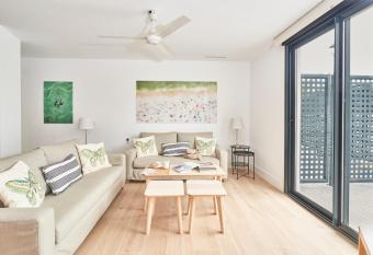 El Limonar allows 18 year olds to book a room