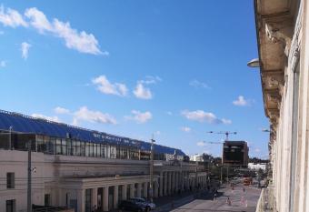 Appartement Montpellier Com  die Gare St Roch allows 18 year olds to book a room
