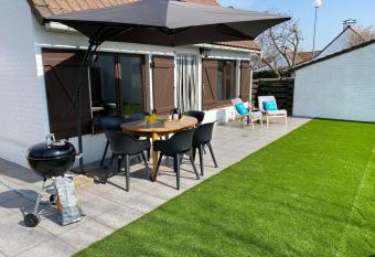 vakantiehuisje 003 has Balcony rooms