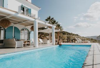 Luxury Apartments La Villa has Balcony rooms