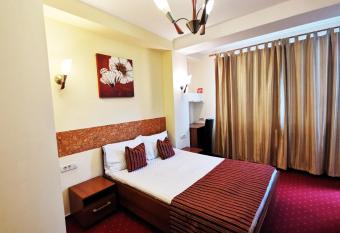 Cazare Timisoara T90 allows 18 year olds to book a room