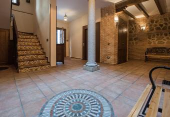 La Casa de Aljibillos by Toledo AP allows 18 year olds to book a room