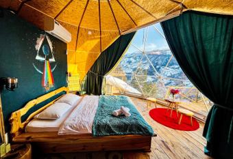 Paradise Inn has Smoking/Balcony rooms