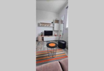 La plage Superbe studio refait    neuf allows 18 year olds to book a room