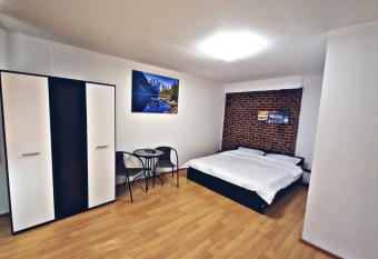 Camere in regim hotelier allows 18 year olds to book a room