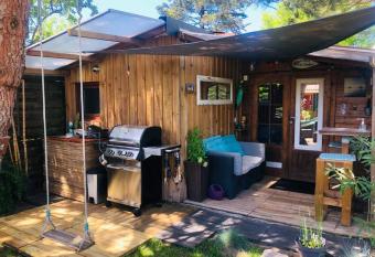 La cabane de Carol au coeur du bassin d Arcachon allows 18 year olds to book a room