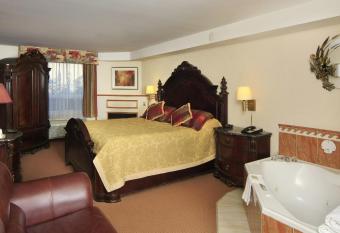 Super 8 by Wyndham Cornwall ON allows 18 year olds to book a room