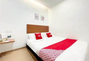 OYO 90334 Mawlaya Hotel allows 18 year olds to book a room