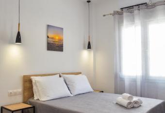 Tzoka s Apartments has Balcony rooms