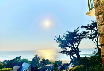 KER LO  S Grand appartement Vue Mer tout confort has Balcony rooms