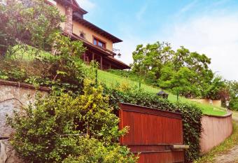 Chez Aude has Balcony rooms
