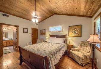 Waldrip Cabin allows 18 year olds to book a room