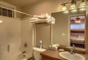 Annettes Cottage A and Waldrip Cottage allows 18 year olds to book a room