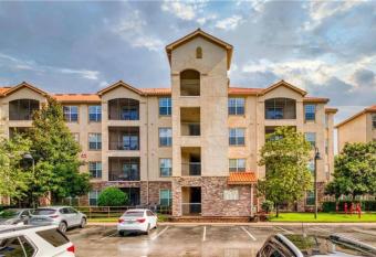 Lazy Vacay Orlando - Mins to Parks! has Balcony rooms