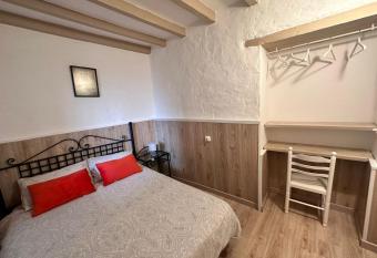 Casa   lamo Agaete allows 18 year olds to book a room