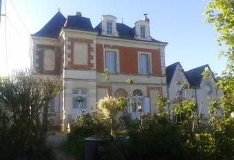 COTTAGE SAINTE GENEVIEVE has Balcony rooms