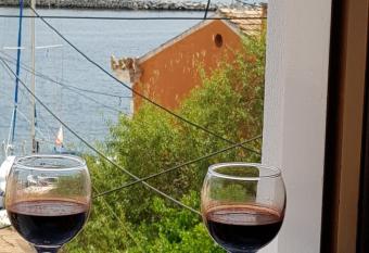 SOTIRIS SEA VIEW has Balcony rooms