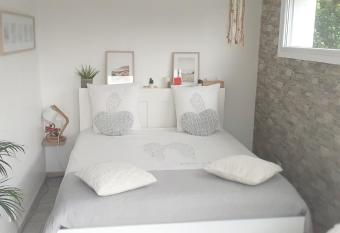 C  te d Opale - Suite Chaleureuse allows 18 year olds to book a room