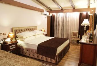 Hotel Boutique Villa Fernando Tirana has Balcony rooms