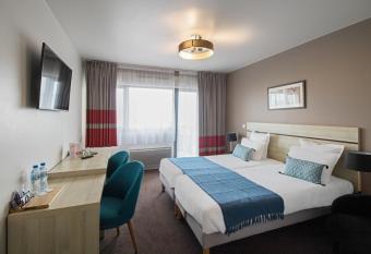 Appart   City Confort Paris Villejuif allows 18 year olds to book a room