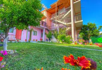 Vila Deda has Balcony rooms