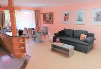 TOP Ferienwohnung mit Tiefgaragenstellplatz, auch f  r l  ngere Aufenthalte has Balcony rooms