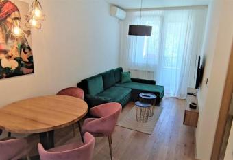 SNP city center lux has Balcony rooms