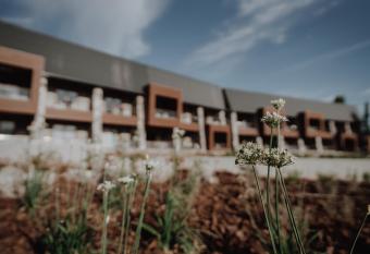 B  den Hotel & Spa by AKEN Soul has rooms with a private hot tub