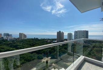 Tom Ocean Club con vista al mar piso 15 bello horizonte santa marta carrera 3 #110-55 bello orizonte santa marta has Balcony rooms