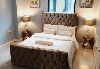 LIVERPOOL CITY CENTRE 1 has Balcony rooms