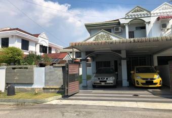 Very spacious,cozy and peaceful home in BM has Balcony rooms