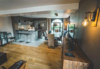 le coup de soleil has Balcony rooms