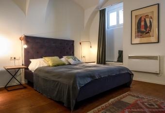 Swanky Old Town Apartment allows 18 year olds to book a room