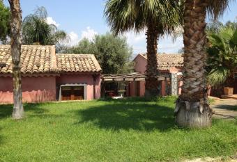 Villa del Nespolo has Balcony rooms