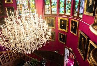     dzki Pa  acyk - Pokoje pa  acowe allows 18 year olds to book a room